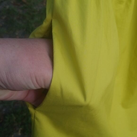 Bright
Green Gap Dress   - Picture 7 of 8